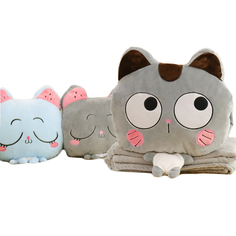 Gray squinting cat duvet