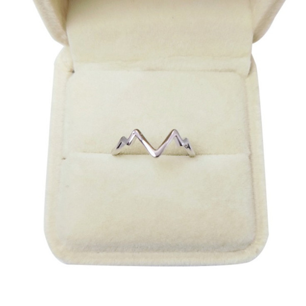 Fashionable glossy ring