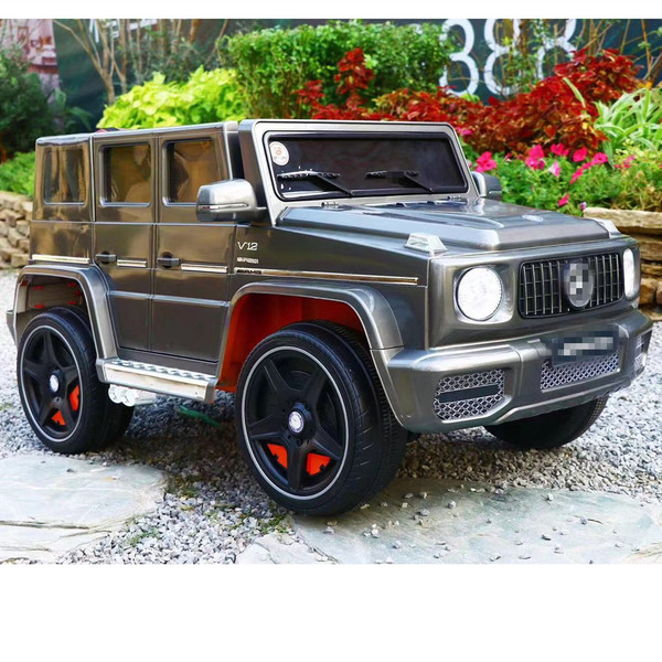 Electric four wheel drive electric car