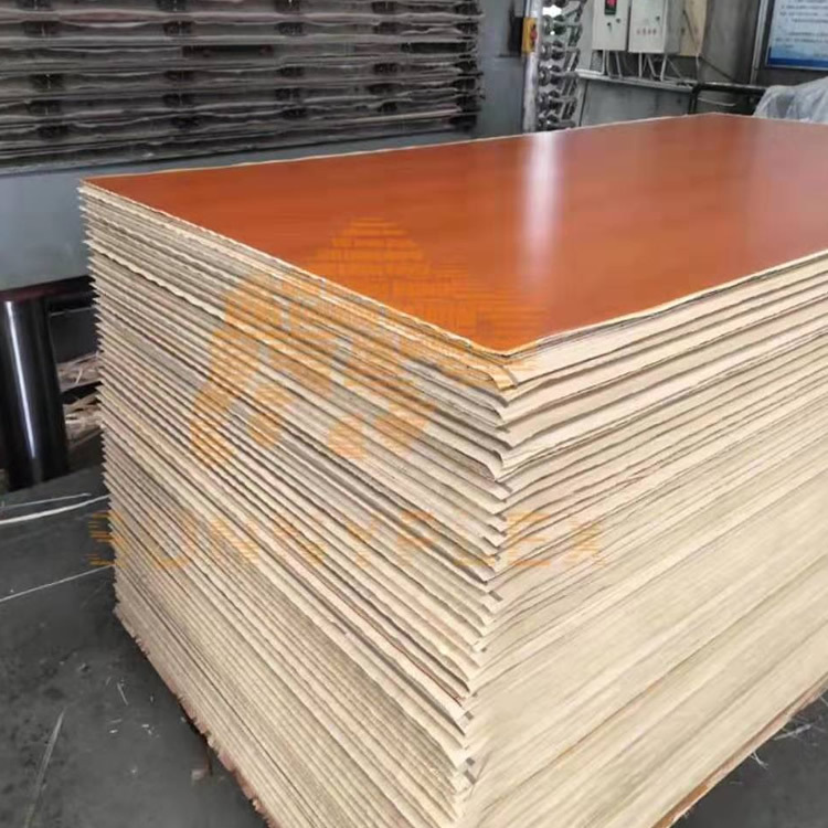 Fuente transfronteriza, encofrado de construcción, tablero de madera, contrachapado laminado para ingeniería de puentes, tablero multicapa, tablero de madera de agua clara