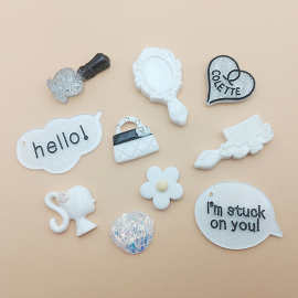 厂家货源白色主题系列 卡通DIY树脂配件 爱心 小花 美人头 字母牌