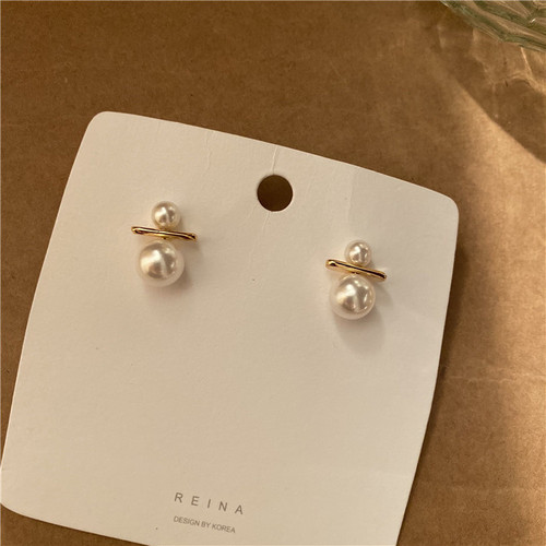Simple temperament, versatile size pearl earrings, Korean retro French gentle earrings, women's cold style earrings