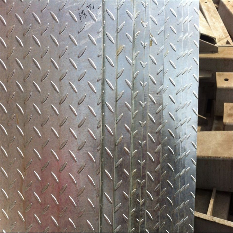 供应热镀锌花纹板 菱形防滑花纹板 6mm花纹钢板切割