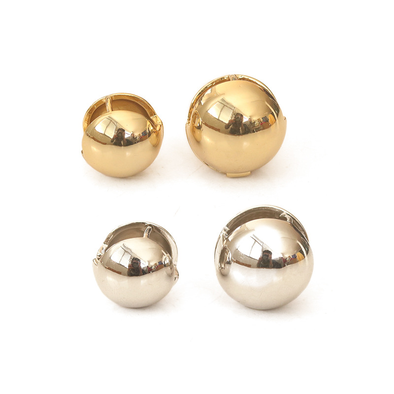 18K oro liso espejo hueco tridimensional bola oreja hebilla europeo y americano diseño frío estilo personalidad pendientes del todo fósforo