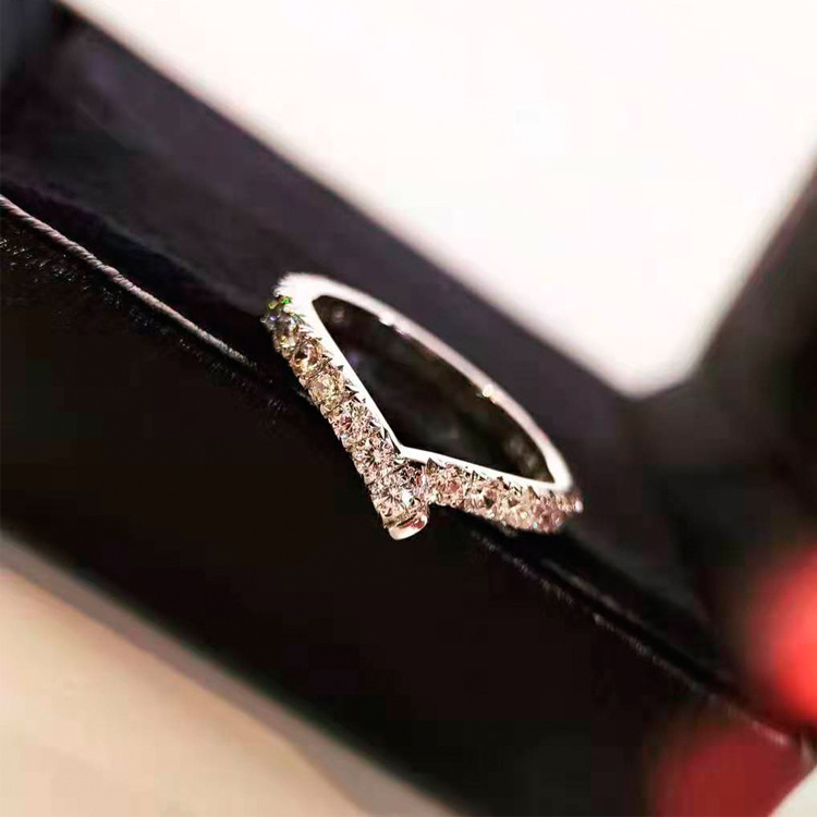 V型细排钻戒女银仿钻石18k金高碳钻尾戒护戒指环叠戴配戒银饰手饰