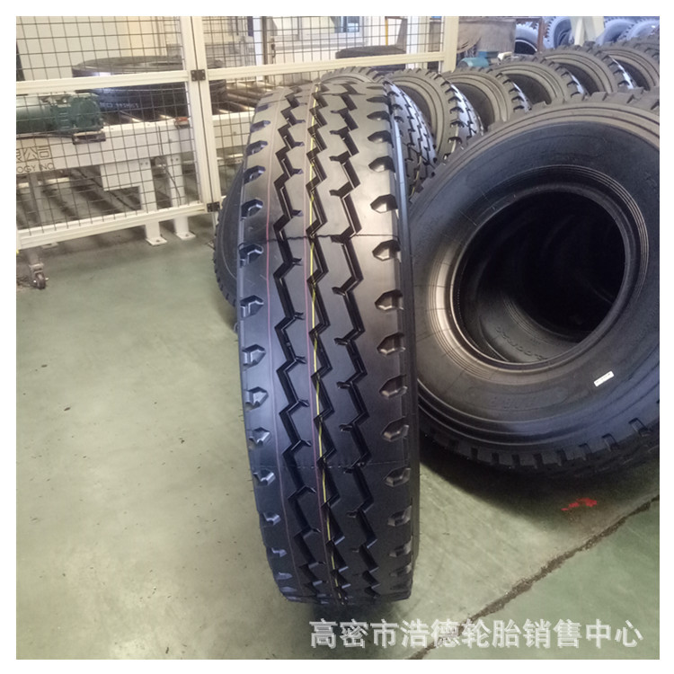 900R20/1000R20轮胎 卡车工程机械钢丝胎 出口内销渣土车子午轮胎