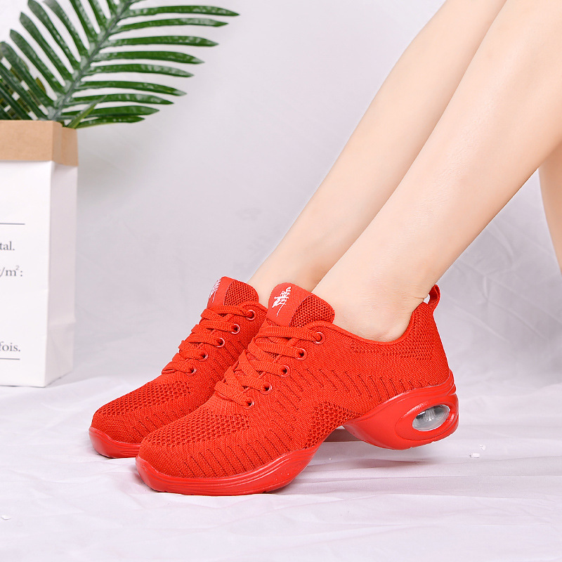 Nuevos zapatos de baile de verano transpirable volando malla tejida superficie zapatos de baile moderno zapatos de baile cuadrado adulto zapatos de baile de las mujeres de fondo suave