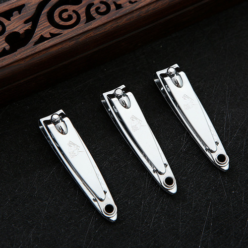 The shopkeeper recommends Qiangren QR602 nail clippers, small flat head nail clippers, unisex nail clippers wholesale