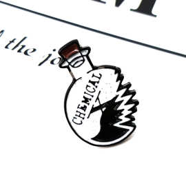 INS WISH新款 CHEMICAL 化学实验试剂瓶爆炸 滴油白色胸针饰品