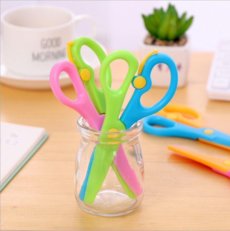 Safe elastic harmless plastic children's scissors for kindergarten
