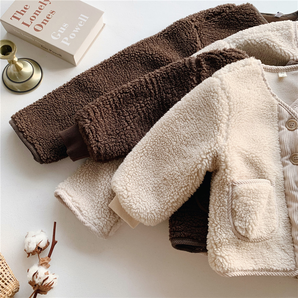 Suéter para padres e hijos engrosado 2023 Invierno Corea del Sur ropa para niños al por mayor abrigo de lana de cordero para niños abrigo de algodón acolchado para mujeres