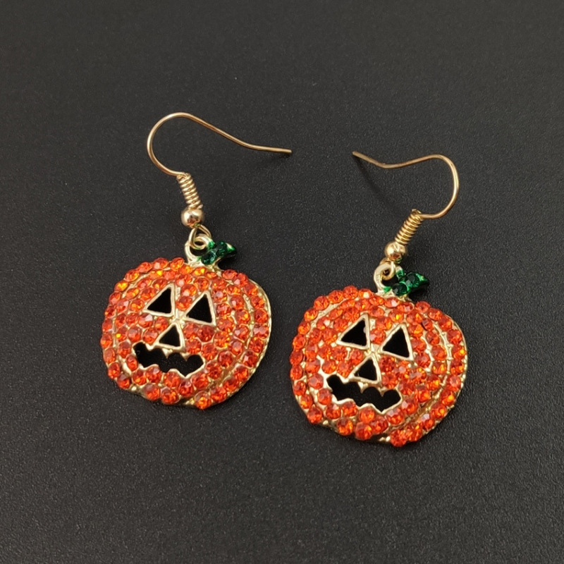 アマゾンはハロウィーンのカボチャのイヤリングを販売しています。|undefined