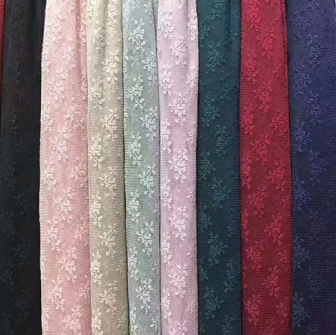 En stock tela de malla de encaje de poliéster no elástico de malla jacquard pequeña tela floral Lolita Hanfu base al por mayor