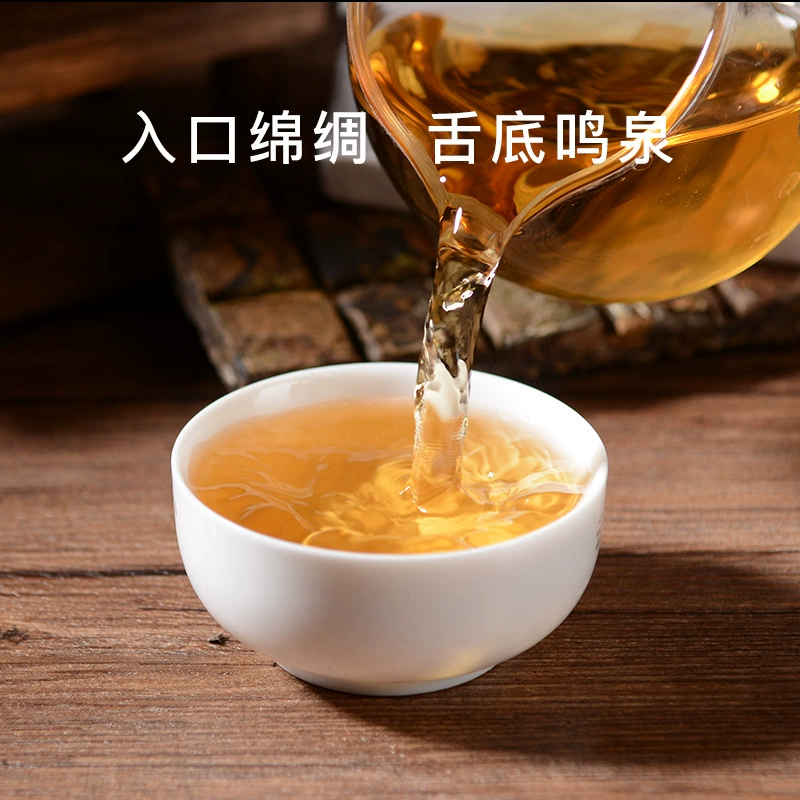 Yunnan Pu'er Tea Yunhai Fuxing Tea 2201 Mingqian Spring Spring Jianjian Blang Ancient Tea Yinnia Cake