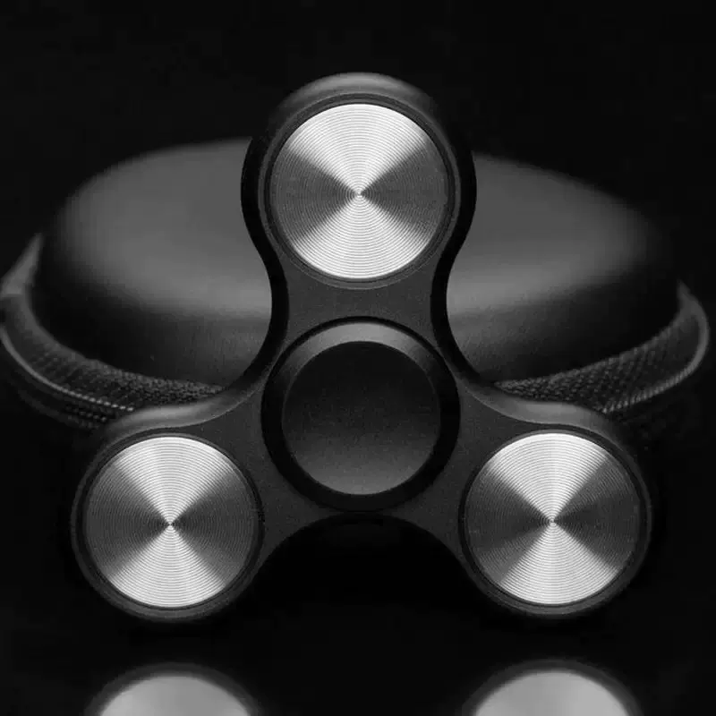 泄密者指尖陀螺三角三叶三角金属成人玩具6分钟高速抖音玩具
