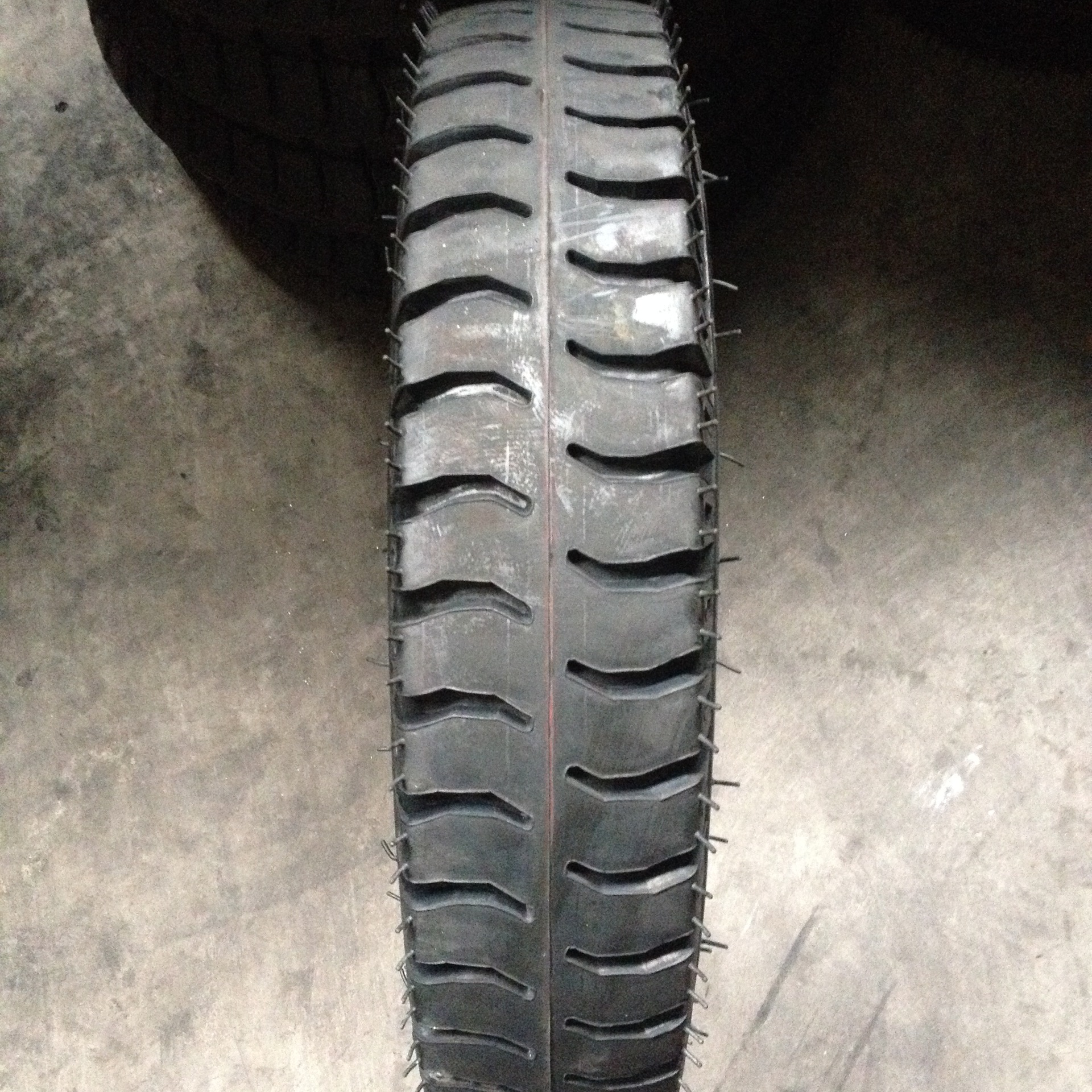 轮胎厂家供应顺花、羊角花农用车900-20农用机械轮胎