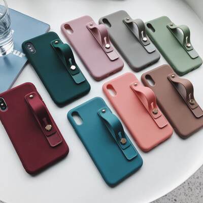 Capa iPhone 17/16/14Pro/13/12pro com suporte de pulso cor li