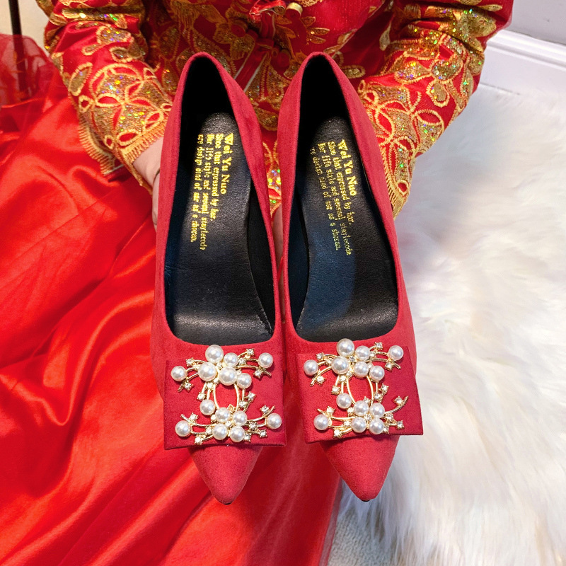 婚鞋女冬季2024新款新娘鞋红色中式秀禾服结婚鞋子低跟水晶女单鞋