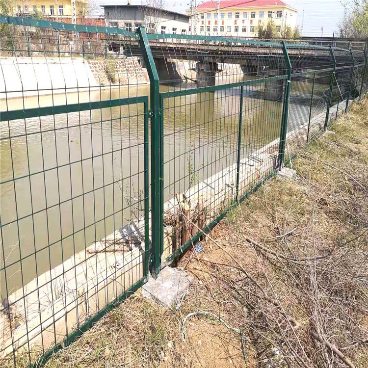 公路高速框架护栏网河道圈地隔离围栏网养殖围网现货浸塑护栏