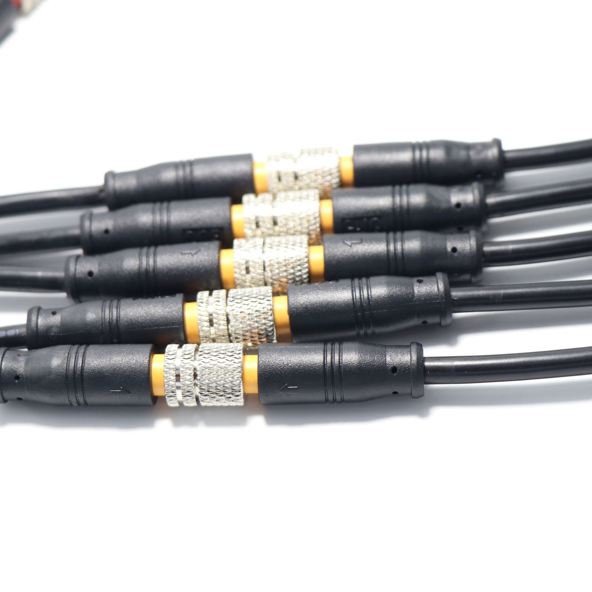 Customizado fabricantes de cables impermeables LED conector de alta velocidad impermeable M12 macho / hembra 2 - 8 núcleo L cable de alimentación