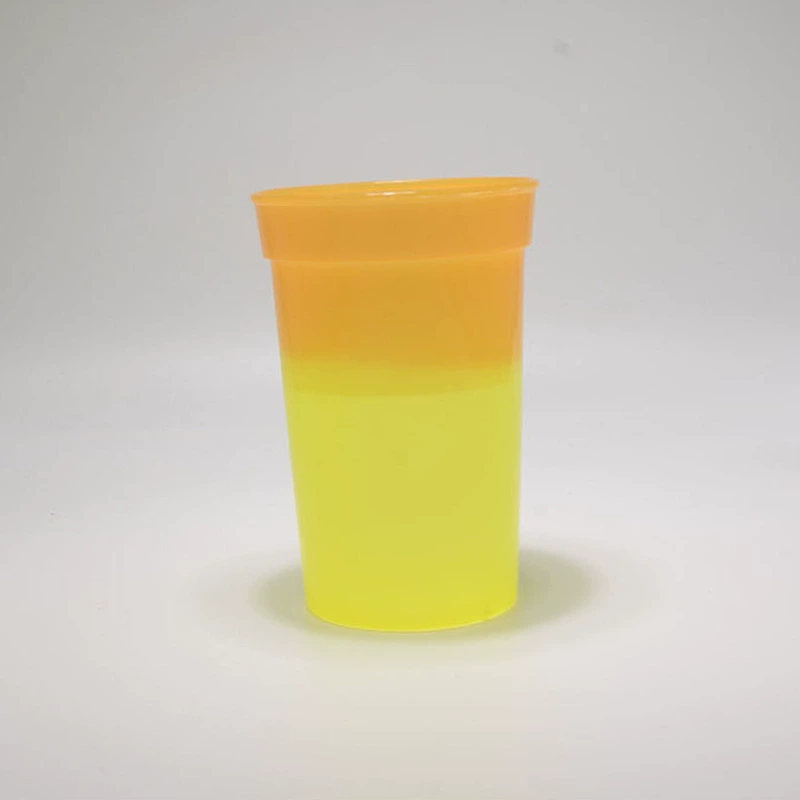 Термочувствительное изменение цвета пластиковая чашка полипропиленовый материал термохромное изменение холодного цвета пластиковый стаканчик партия поставки логотипа для печати