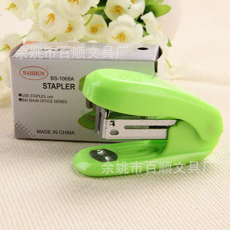 厂家供应糖果色迷你订书机办公学习用品起钉器 方便携带钉书