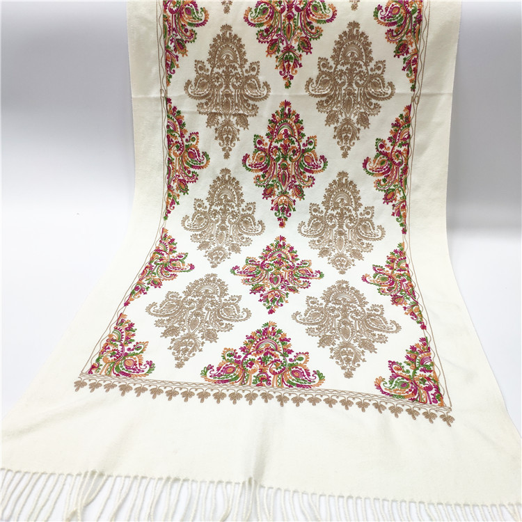 Yunnan otoño y invierno bufandas bordadas de cachemira patrón floral de frisa espesa pañuelo estilo nacional al por mayor