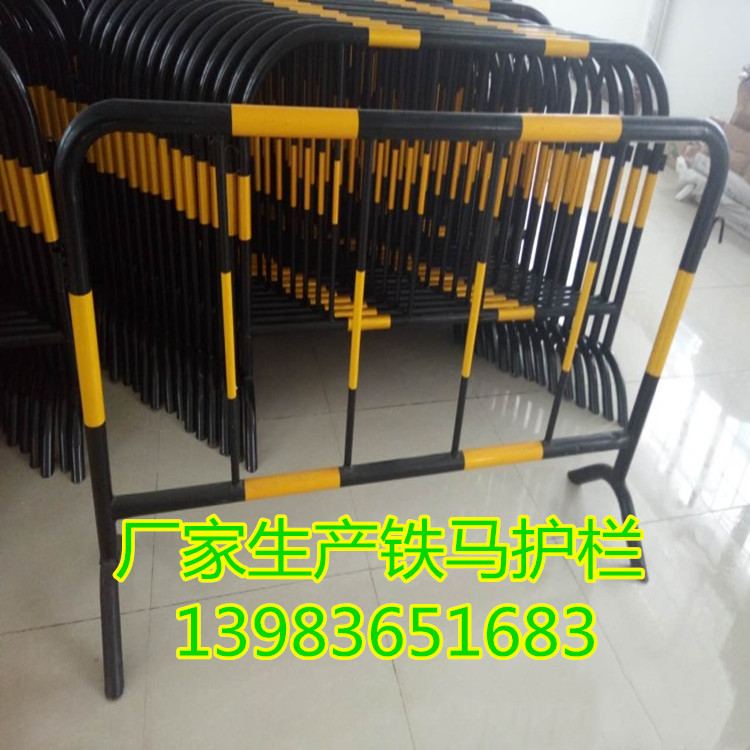 厂家生产移动铁马护栏施工临时护栏红白黄黑铁马护栏移动铁护栏