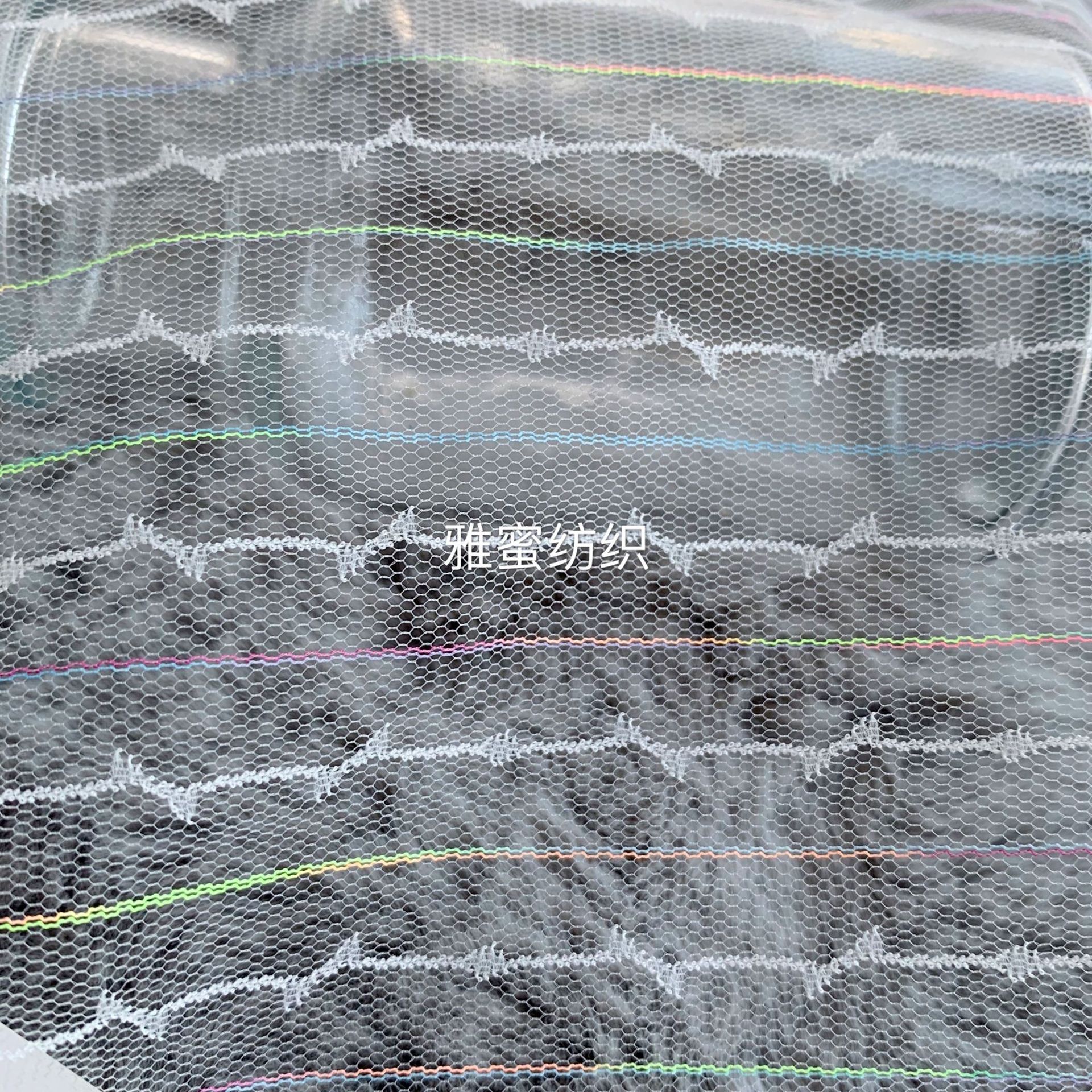 En stock venta al por mayor de nylon colorido jacquard malla base de malla rayas verticales onda Arco Iris rayas Hanfu tela explosión