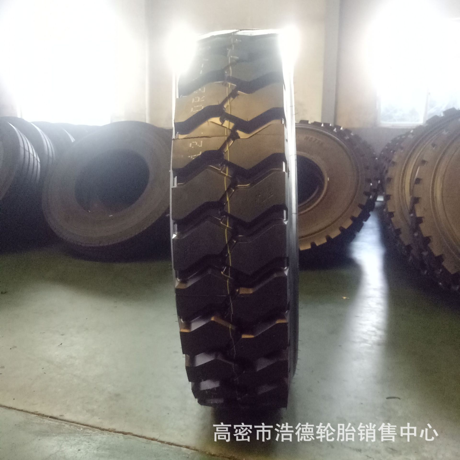 前四后八轮胎 1200R20 1100R20 矿山载重全钢丝 货车 翻斗车轮胎