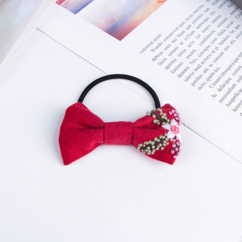 Corbata roja con cabeza de lazo