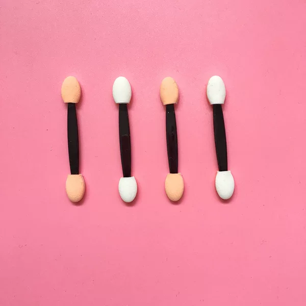 Factory Direct disposable eye shadow brush double-headed sponge eye shadow stick makeup brush skin white two-color eye shadow brush