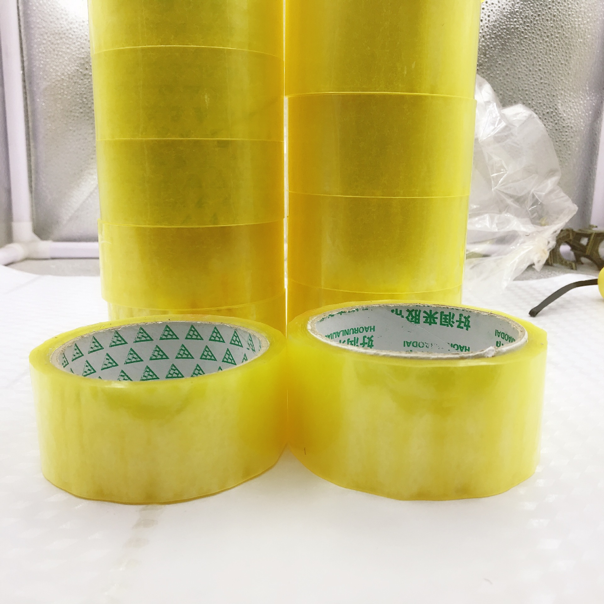 4cm de ancho unos 40 metros transparente un rollo de 8 cinta de sellado dos yuanes tienda por mayor