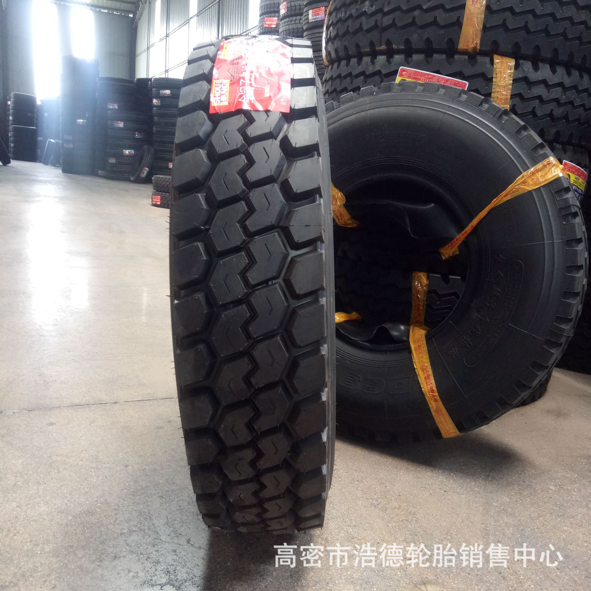 自卸车钢丝轮胎1200R20 1100R20货车卡车矿山驱动轮胎 渣土车轮胎