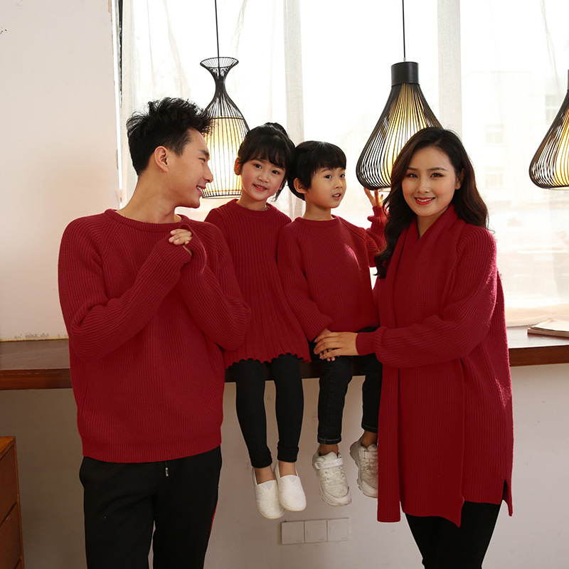 Una familia de tres o cuatro padre-hijo ropa completa decoración del hogar ropa de invierno madre-hija madre-hijo padre-hijo ropa de otoño e invierno suéter cuatro Xi ropa de padre-hijo
