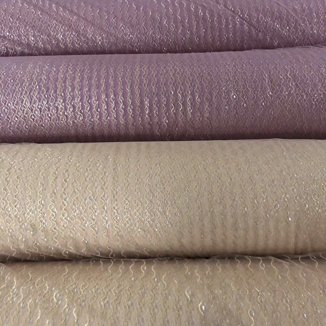 En stock al por mayor de nylon no elástico jacquard malla oro hilo onda plata Punto oro y plata multi-color base tela de la ropa de los niños