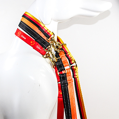 Pet multifunctional traction rope copper buckle traction belt Chinese flag dog training belt German stimulation belt P chain training supplies