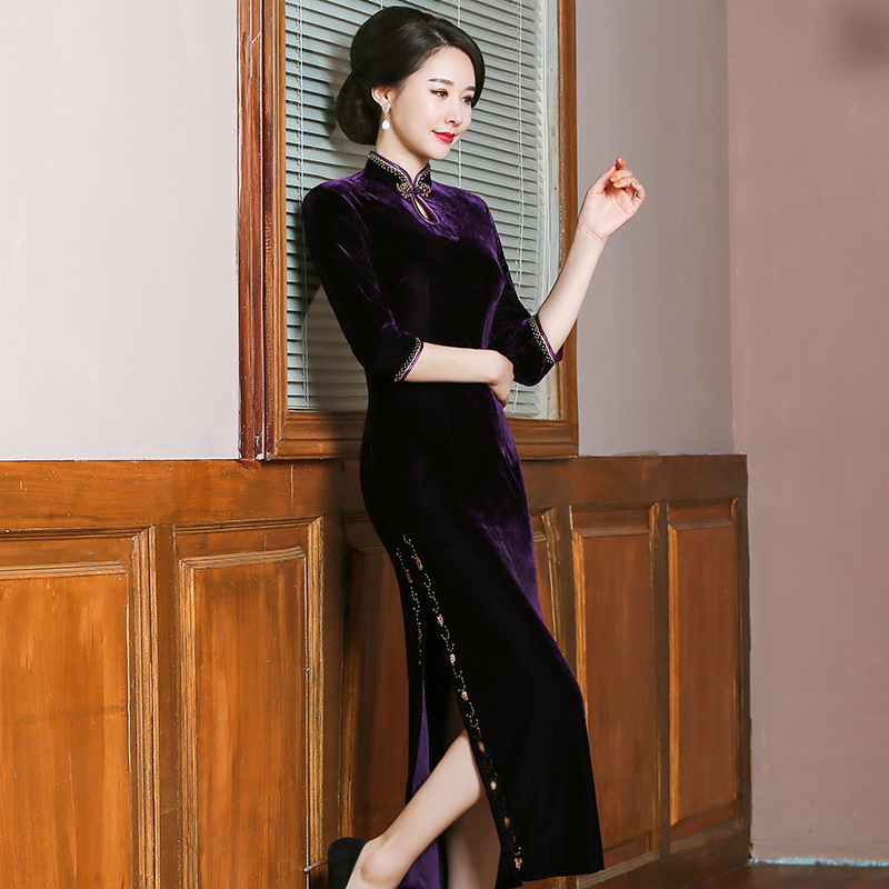 2021 autumn and winter New beaded velvet cheongsam improved retro slim-fit catwalk mom dress simple cheongsam dress for women