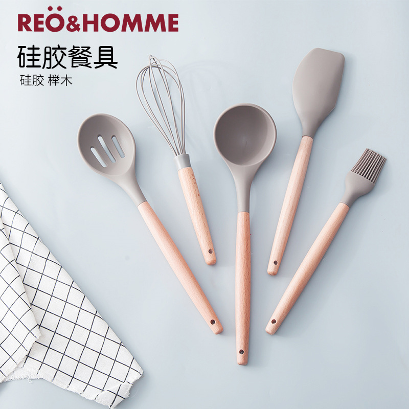 Silicone spatula with wooden handle