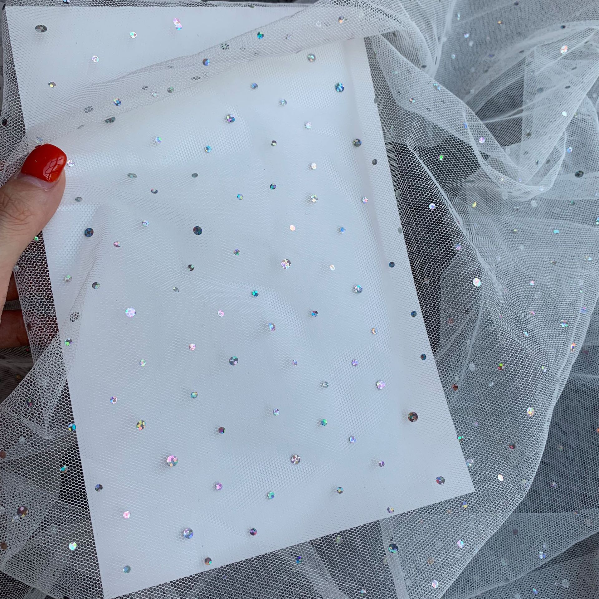 Internet celebridad estilo de malla hexagonal tela de perforación pieza tamaño plata láser colorido redondo gasa falda ropa de los niños tela de malla