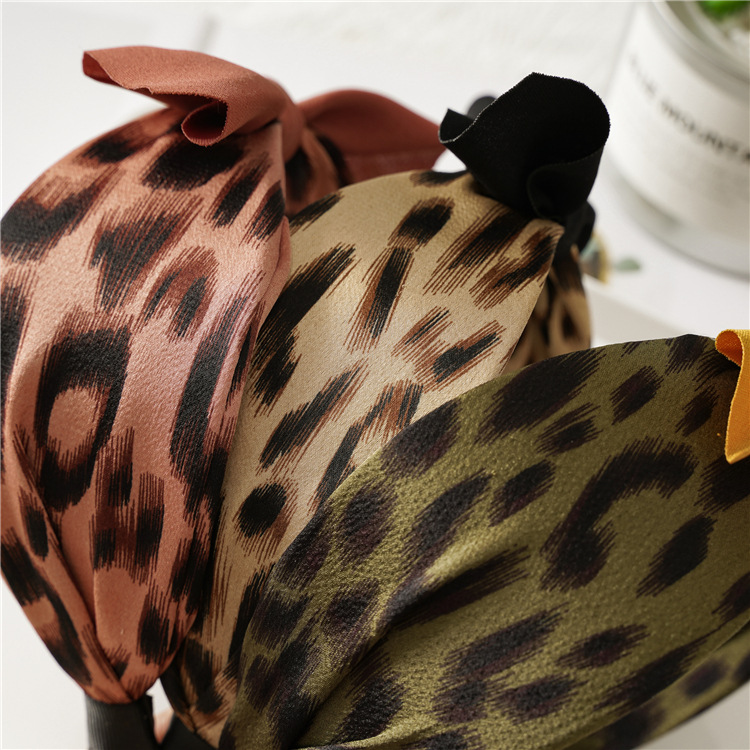 Accesorios para el cabello con estampado de leopardo Orejas de conejo anudadas versión ancha diadema hembra europea y americana placa horquilla diadema joyería al por mayor de tres Estados