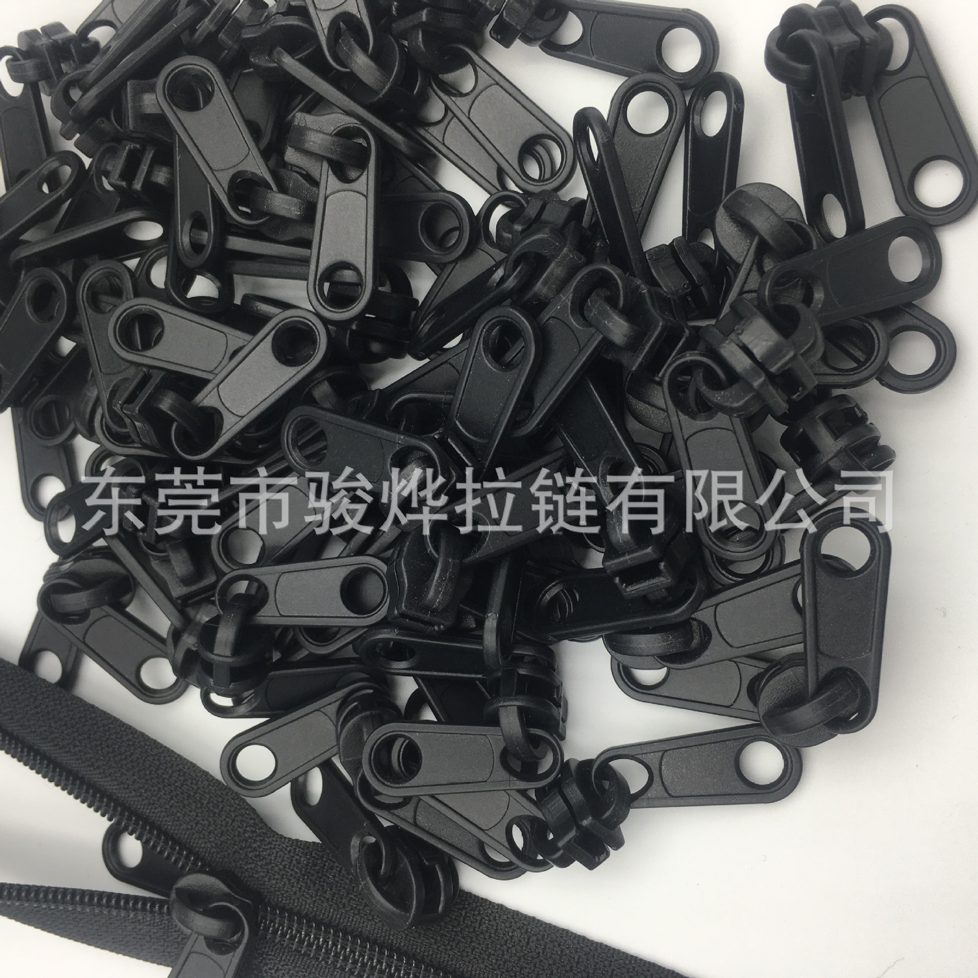 4号尼龙双拉片塑胶拉头 4号尼龙塑胶象鼻头 4号塑胶拉头