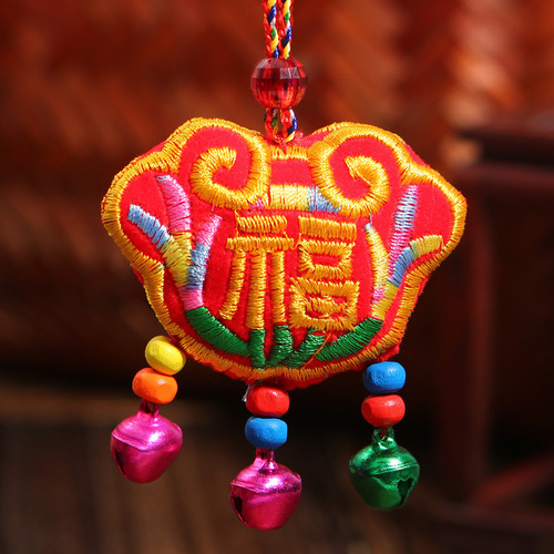 Wholesale Dragon Boat Festival colorful rope children's hanging neck longevity lock sachet embroidered tiger head necklace safe sachet pendant