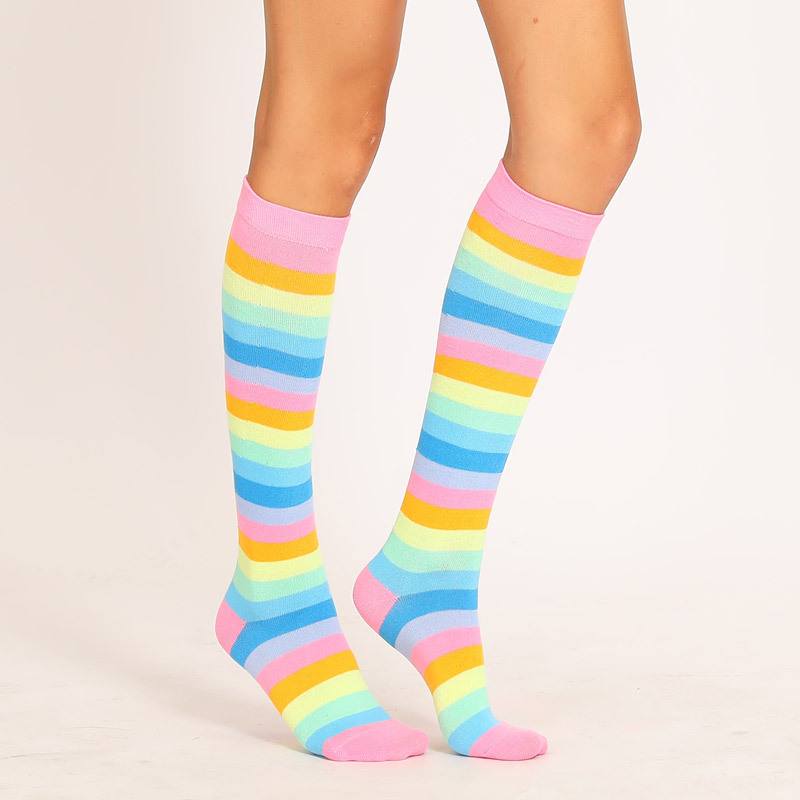 Arco Iris a rayas calcetines de media pantorrilla de espesor medio calcetines de algodón hasta la rodilla de las mujeres tamaño libre copsplay desfile de moda Calcetines