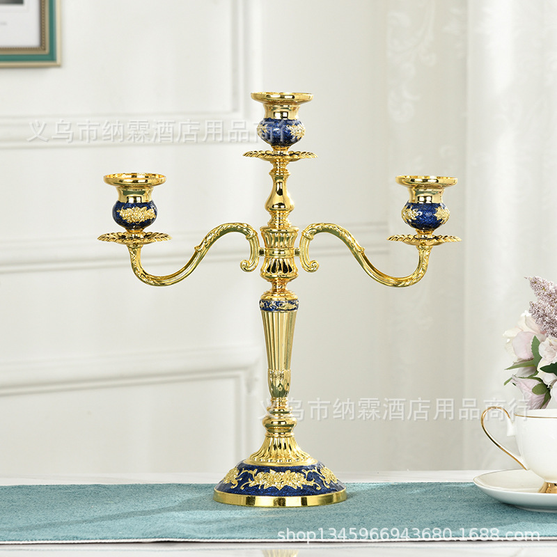 Candelabro de tres cabezas de lujo chapado en oro de aleación de metal plateado de gama alta de aleación Europea Home Hotel KTV Classic