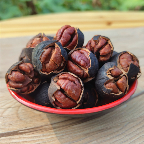 new product: Deliciously Hand-Stripped Mountain Walnuts from Lin'an—Creamy, Crispy, and Salted Mini Walnuts, 250g per bag, packed in a full case.