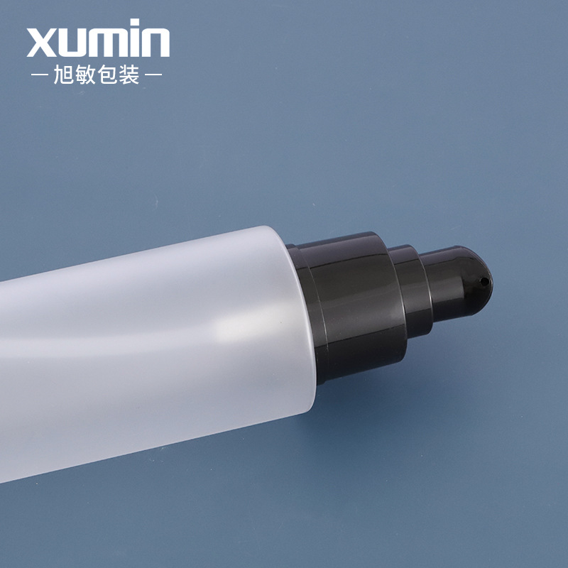 En stock 150ml de loción de hombro plano esmerilado bomba de presión botella esencia botella de líquido portátil sub-embalaje botella vacía Xumin material de embalaje
