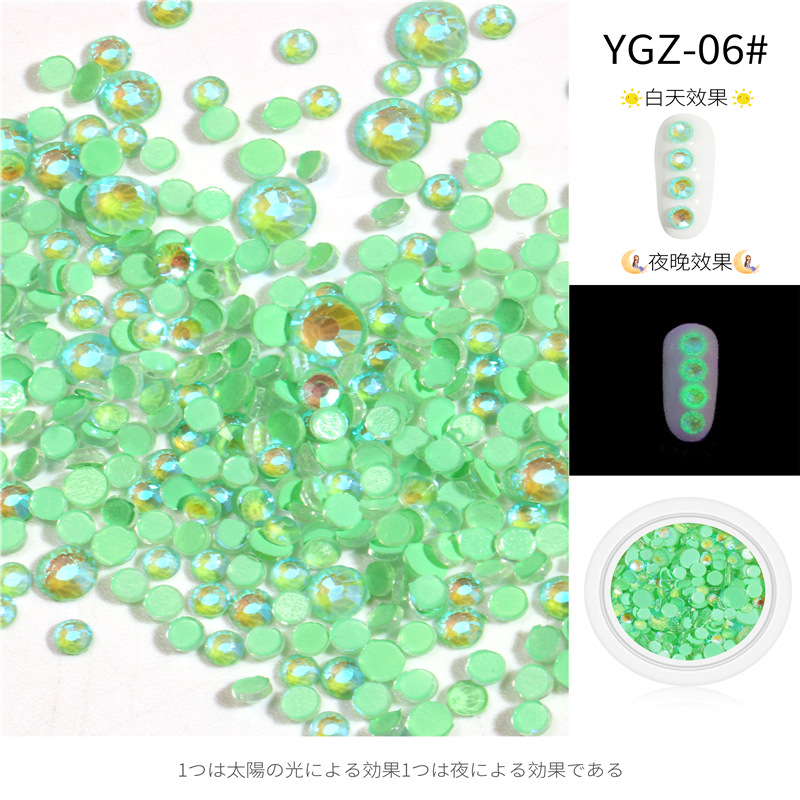 Popular online popular arte de uñas luminoso diamante fluorescente diamante Super Flash mezclado multi-Corte plana diamante joyería fábrica directa