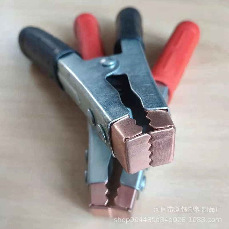 Производитель поставляет клеммы для аккумуляторов, зажимы для зарядки автомобильных аккумуляторов, металлические зажимы, большие клеммы для аккумуляторов, кабели для аккумуляторов.