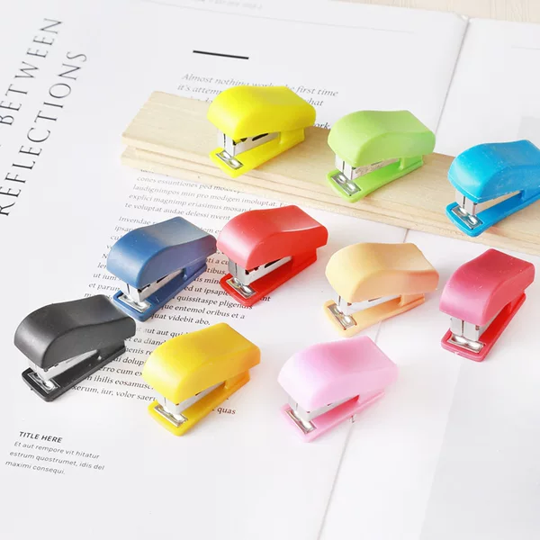Factory Direct wholesale Mini small size stapler portable stapler keychain pendant customized logo